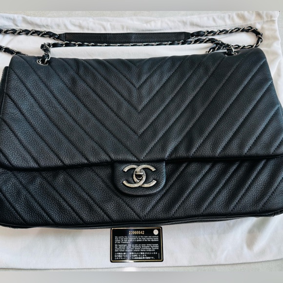 BRAND NEW-Chanel shoulder strap bag - Picture 1 of 9